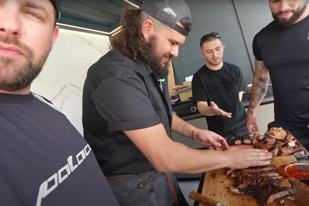 Photo actualité Valouzz, Michou, Bouzi, Dobby, Timoute et le chef Carlos